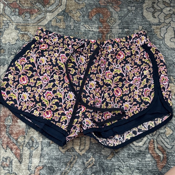 Pants - Floral Patterned Shorts